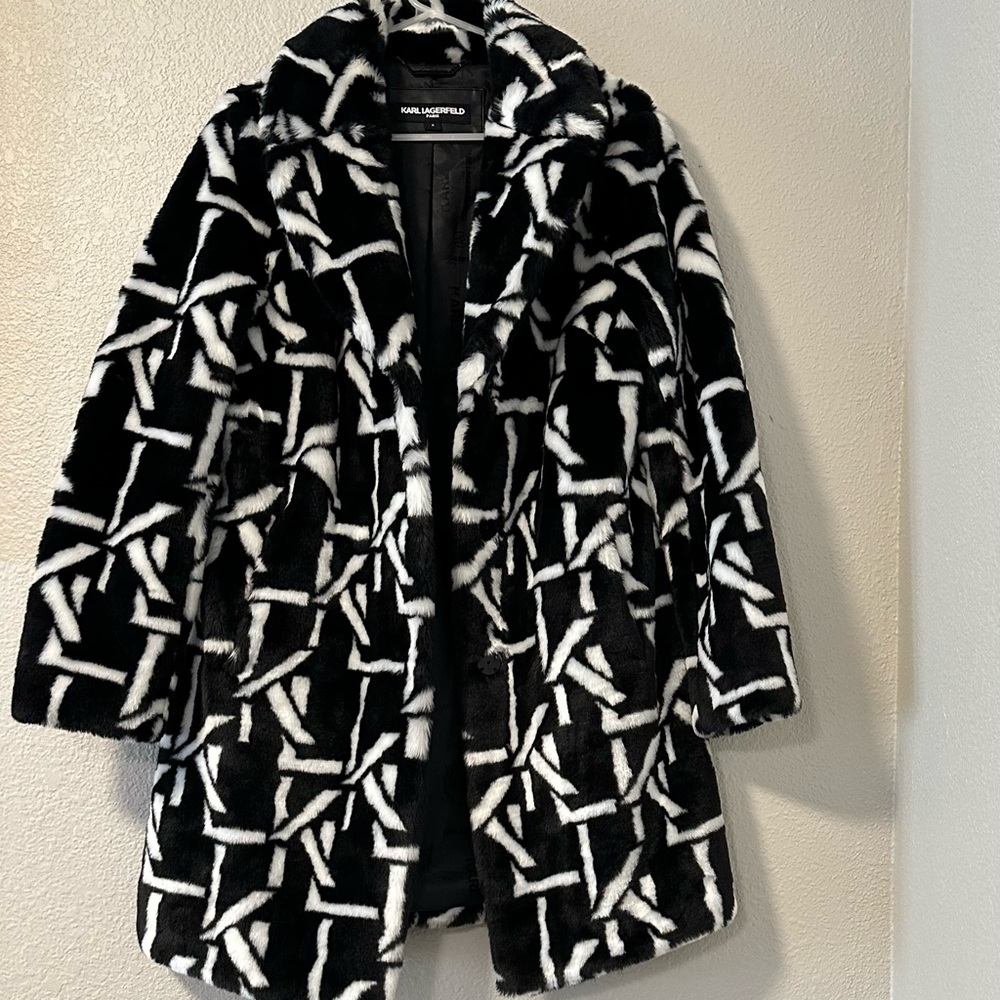 KARL LAGERFELD womens Faux Fur Everyday Long Faux Fur. Like New. Medium.